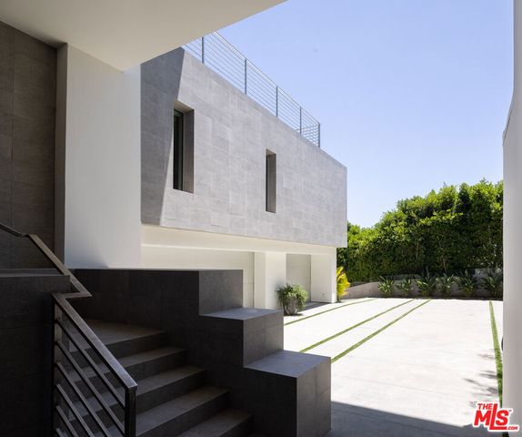 1895 Rising Glen Road, West Hollywood, CA 90069