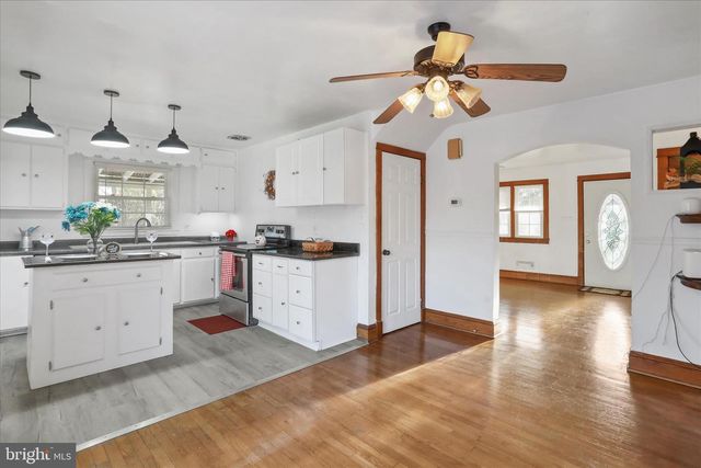 1064 STRASBURG RD, Front Royal, VA 22630