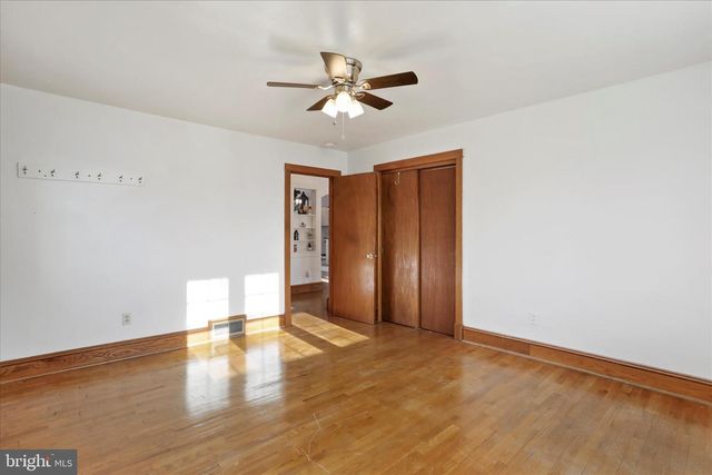 1064 STRASBURG RD, Front Royal, VA 22630