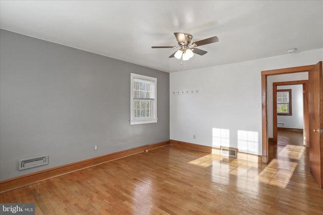 1064 STRASBURG RD, Front Royal, VA 22630