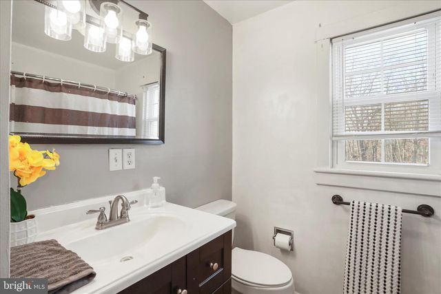 1064 STRASBURG RD, Front Royal, VA 22630