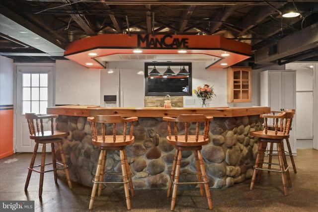 1064 STRASBURG RD, Front Royal, VA 22630