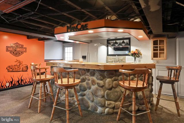 1064 STRASBURG RD, Front Royal, VA 22630