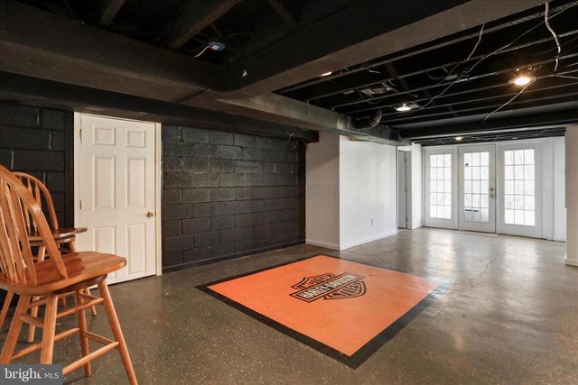 1064 STRASBURG RD, Front Royal, VA 22630