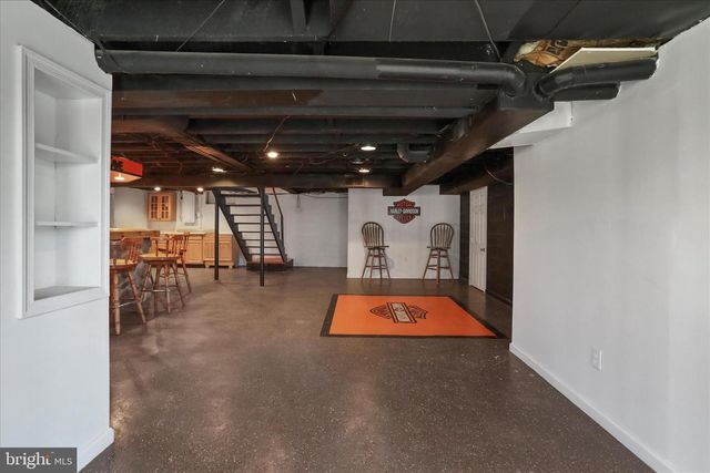 1064 STRASBURG RD, Front Royal, VA 22630