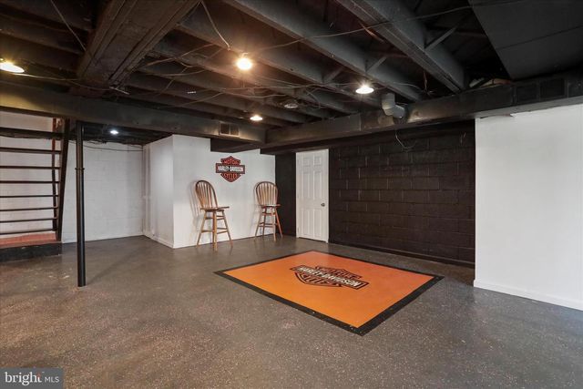 1064 STRASBURG RD, Front Royal, VA 22630