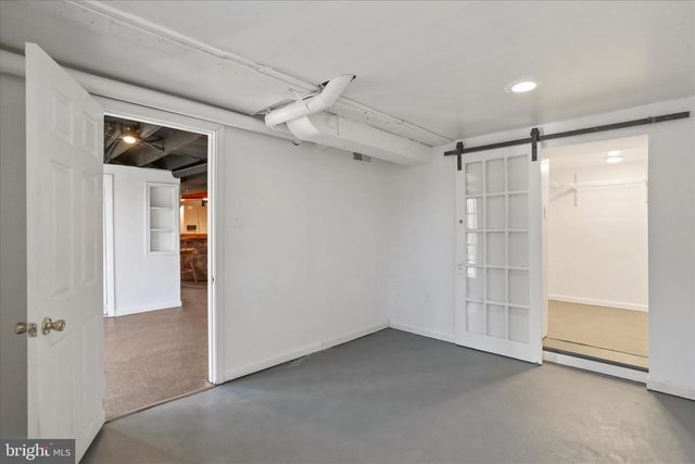 1064 STRASBURG RD, Front Royal, VA 22630