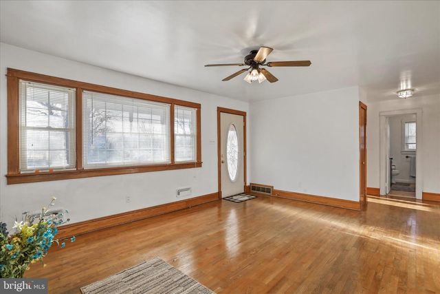 1064 STRASBURG RD, Front Royal, VA 22630