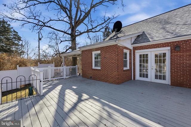 1064 STRASBURG RD, Front Royal, VA 22630