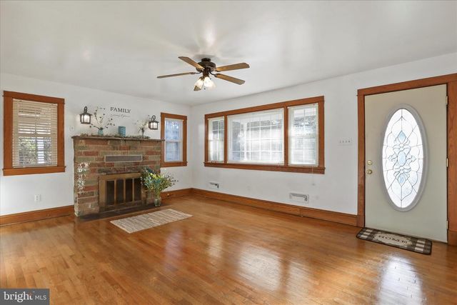 1064 STRASBURG RD, Front Royal, VA 22630