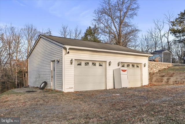 1064 STRASBURG RD, Front Royal, VA 22630
