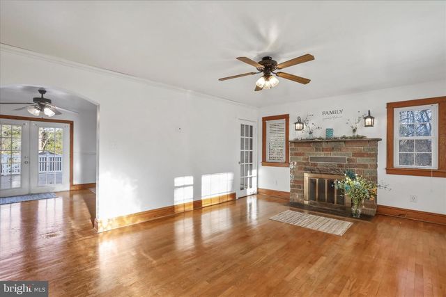 1064 STRASBURG RD, Front Royal, VA 22630