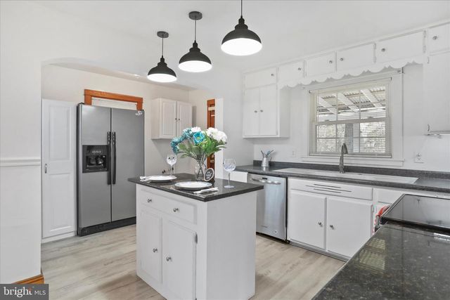 1064 STRASBURG RD, Front Royal, VA 22630