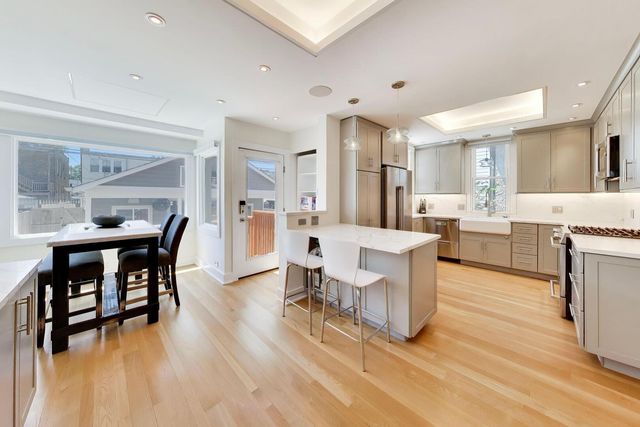 5241 W Dakin Street, Chicago, IL 60641