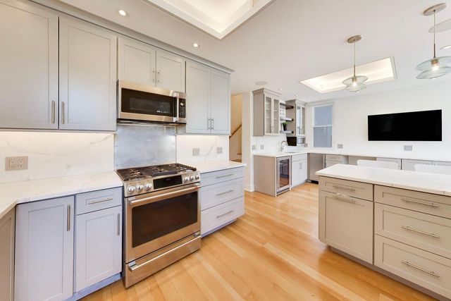 5241 W Dakin Street, Chicago, IL 60641