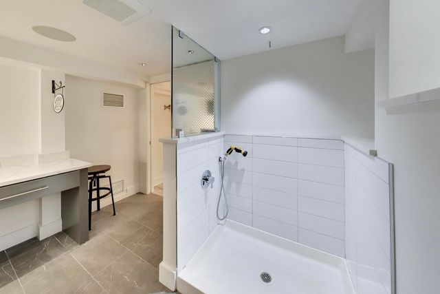 5241 W Dakin Street, Chicago, IL 60641