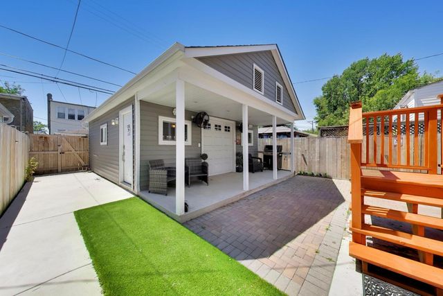 5241 W Dakin Street, Chicago, IL 60641