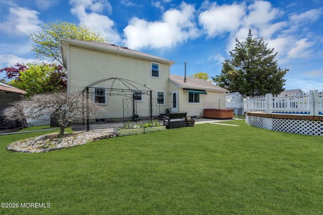 1058 Torremolinos Court, Toms River, NJ 08753