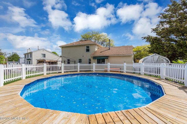 1058 Torremolinos Court, Toms River, NJ 08753