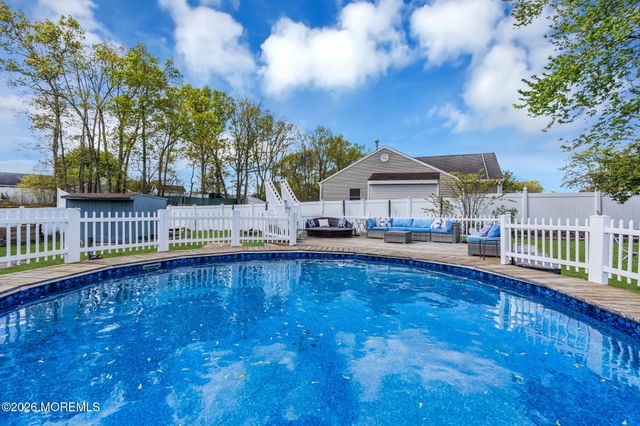 1058 Torremolinos Court, Toms River, NJ 08753