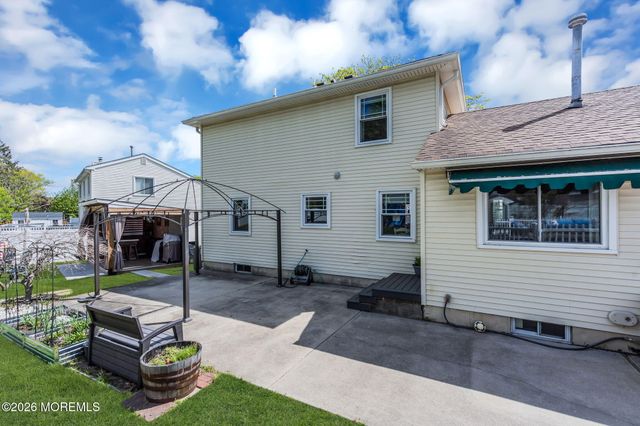 1058 Torremolinos Court, Toms River, NJ 08753