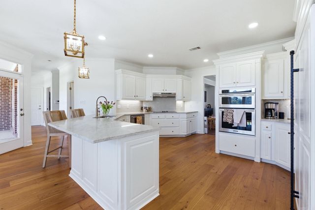 5006 Colonial Court, Benton, AR 72105