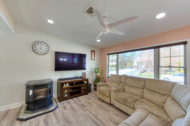 1-A Knapp Ave, Worcester, MA 01605