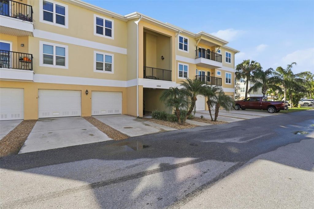 Image 2 of property listing at 5064 ROYAL PALMS WAY 301, New Port Richey, FL 34652