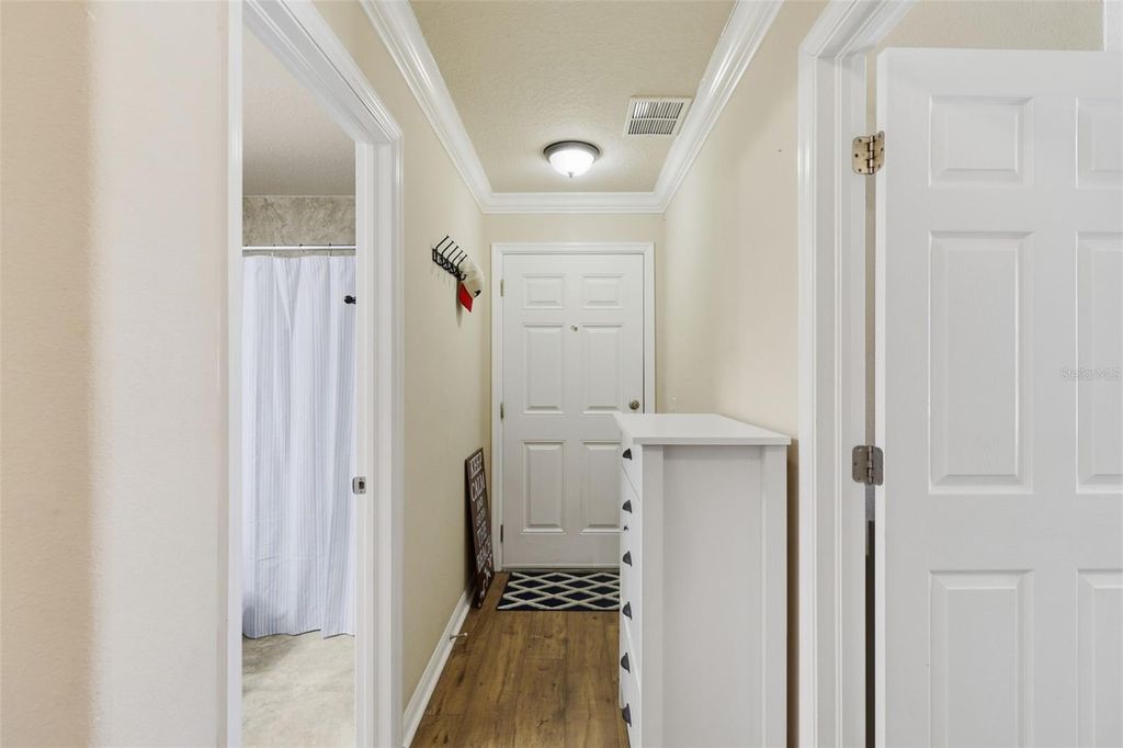 Image 6 of property listing at 5064 ROYAL PALMS WAY 301, New Port Richey, FL 34652