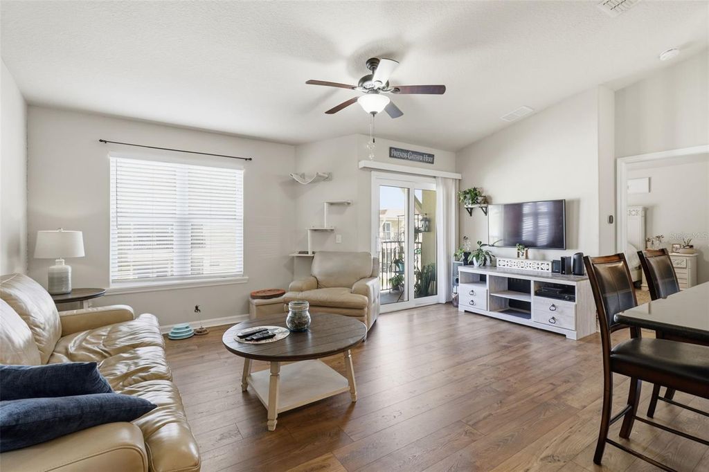 Image 7 of property listing at 5064 ROYAL PALMS WAY 301, New Port Richey, FL 34652