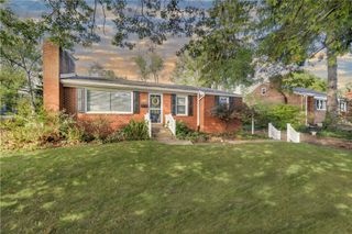 3318 Ivanhoe Rd, Upper St Clair, PA 15241