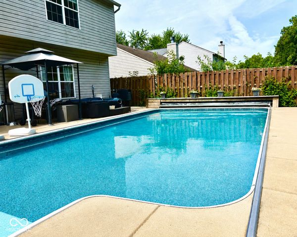 6350 Brooks Bend Boulevard, Indianapolis, IN 46237