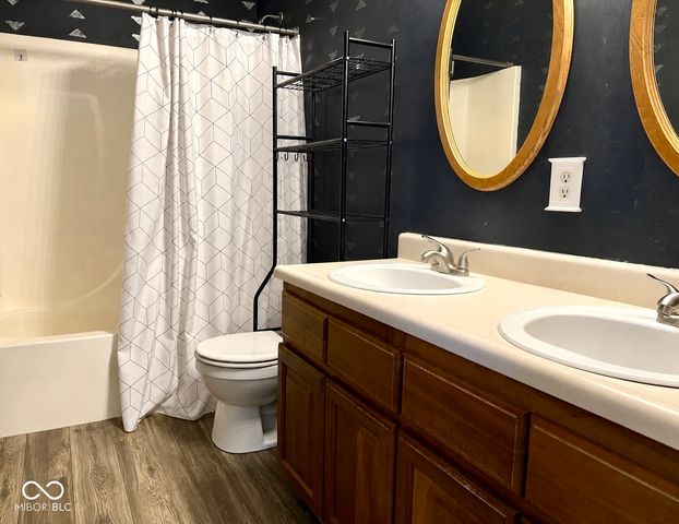6350 Brooks Bend Boulevard, Indianapolis, IN 46237