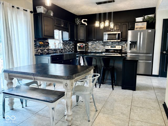 6350 Brooks Bend Boulevard, Indianapolis, IN 46237