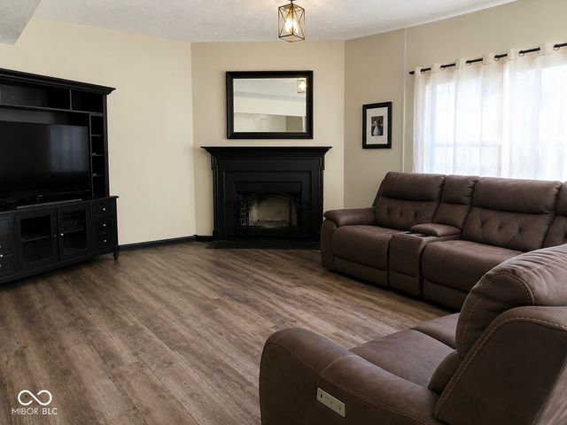6350 Brooks Bend Boulevard, Indianapolis, IN 46237