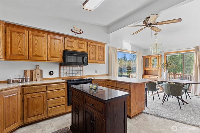288 Torrence Lane, Oak Harbor, WA 98277