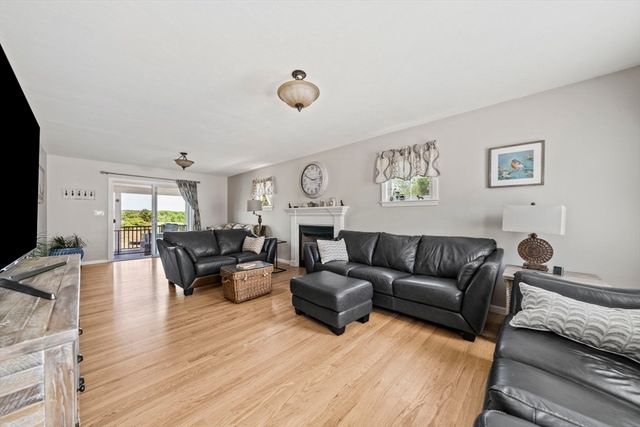 67 Franklin St, Halifax, MA 02338