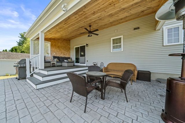 67 Franklin St, Halifax, MA 02338