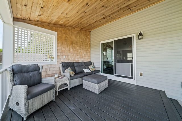 67 Franklin St, Halifax, MA 02338