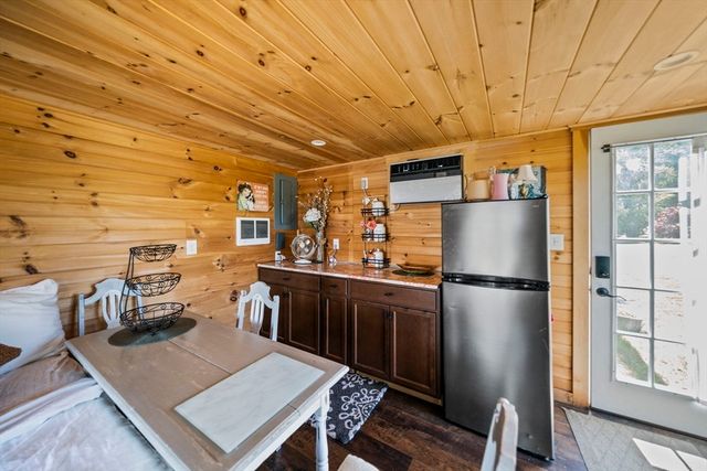 67 Franklin St, Halifax, MA 02338