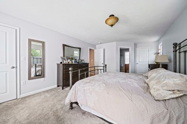 67 Franklin St, Halifax, MA 02338