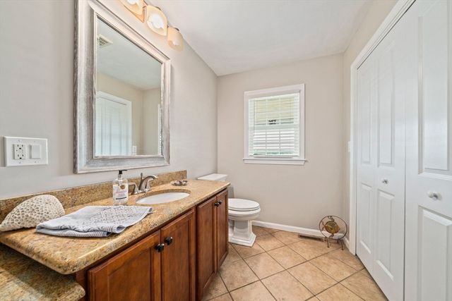 67 Franklin St, Halifax, MA 02338