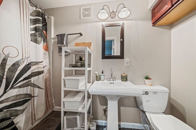 67 Franklin St, Halifax, MA 02338