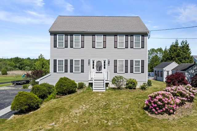 67 Franklin St, Halifax, MA 02338