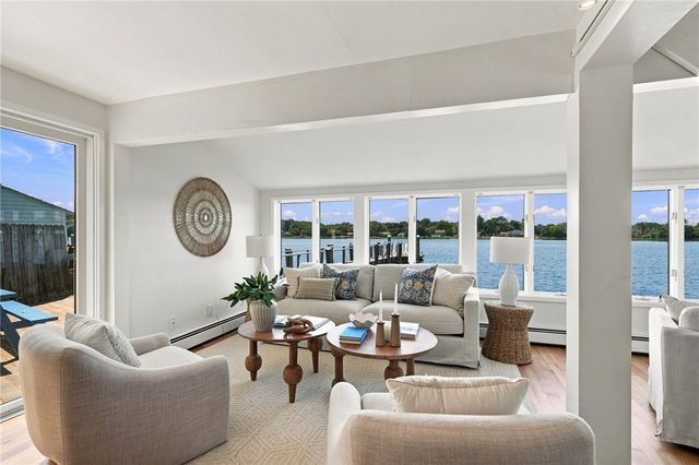 32 King Philip Avenue, Barrington, RI 02806