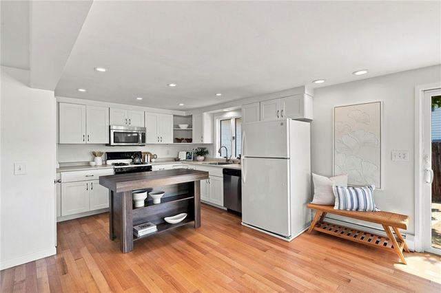 32 King Philip Avenue, Barrington, RI 02806