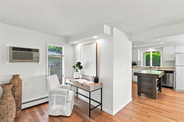 32 King Philip Avenue, Barrington, RI 02806