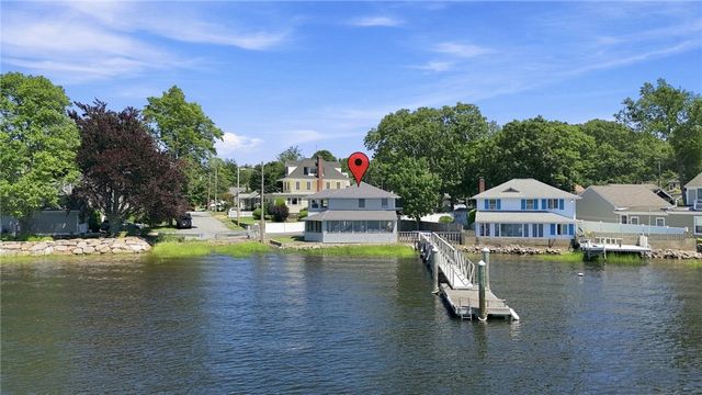 32 King Philip Avenue, Barrington, RI 02806