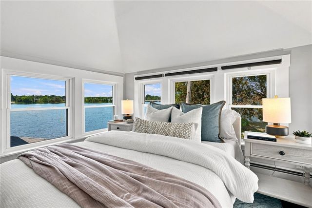 32 King Philip Avenue, Barrington, RI 02806