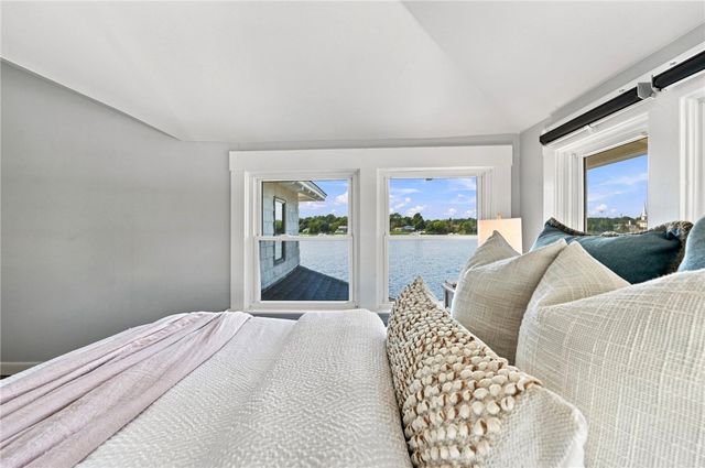 32 King Philip Avenue, Barrington, RI 02806